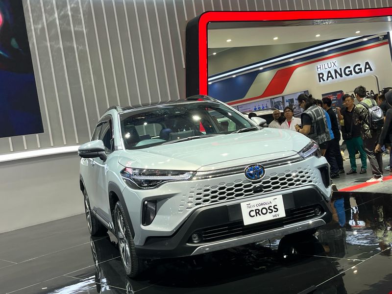Toyota luncurkan New Camry dan New Corolla Cross di IIMS 2025