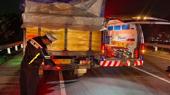 Truk muat sound system yang kecelakaan menewaskan 3 korban di Tol Gempol-Pasuruan.