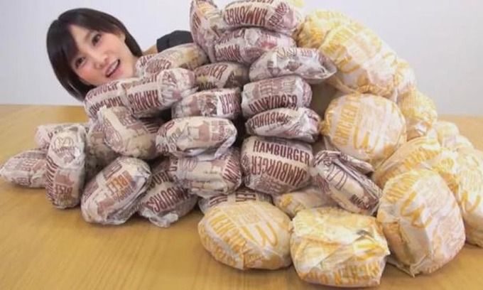 Wanita Ini Pensiun Usai 10 Tahun Jadi Konten Kreator Mukbang