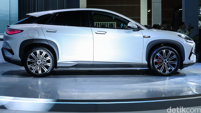PT BYD Motor Indonesia merilis Sealion 7 dalam ajang Indonesia International Motor Show (IIMS) 2025, JIExpo Kemayoran, Jakarta, Kamis (13/2/2025).
