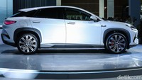 BYD Sealion 7 memiliki dimensi panjang 4.830 mm, lebar 1.925 mm, tinggi 1.620 mm, dan jarak sumbu roda 2.930 mm. Mobil ini mengambil desain ala SUV bergaya coupe.