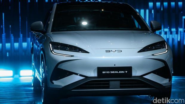 Wujud Sangarnya BYD Sealion 7, Harga Mulai Rp 600 Jutaan PT BYD Motor Indonesia merilis Sealion 7 dalam ajang Indonesia International Motor Show (IIMS) 2025, JIExpo Kemayoran, Jakarta, Kamis (13/2/2025).