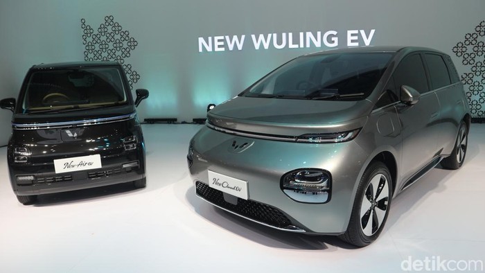 Wuling memperkenalkan varian baru Wuling Air EV dan Wuling Cloud EV pada pameran Indonesia International Motor Show (IIMS) 2025, di arena JIExpo, Kemayoran, Jakarta, Kamis (13/2/2025).