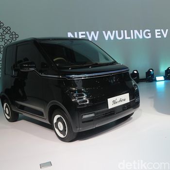 Wuling memperkenalkan varian baru Wuling Air EV dan Wuling Cloud EV pada pameran Indonesia International Motor Show (IIMS) 2025, di arena JIExpo, Kemayoran, Jakarta, Kamis (13/2/2025).