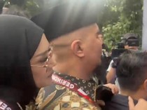Video: Momen Ahmad Dhani-Mulan Jameela Bonceng Tiga Tinggalkan Rumah Prabowo