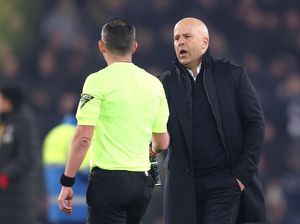 Arne Slot Soal Kartu Merah di Markas Everton: Saya Dikalahkan Emosi