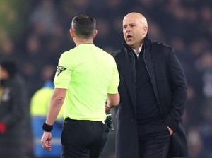 Ucapan Pedas Arne Slot ke Wasit yang Berujung Sanksi