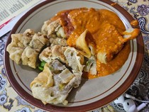 10 Batagor Enak di Bandung, Gurih Renyah dengan Bumbu Kacang Pekat