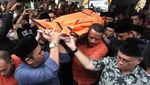 Jenazah Renville Antonio Tiba di Rumah Duka