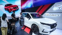 Tampak masing-masing booth mulai diserbu para pengunjung.