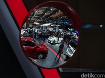Berburu Kendaraan Baru di IIMS 2025