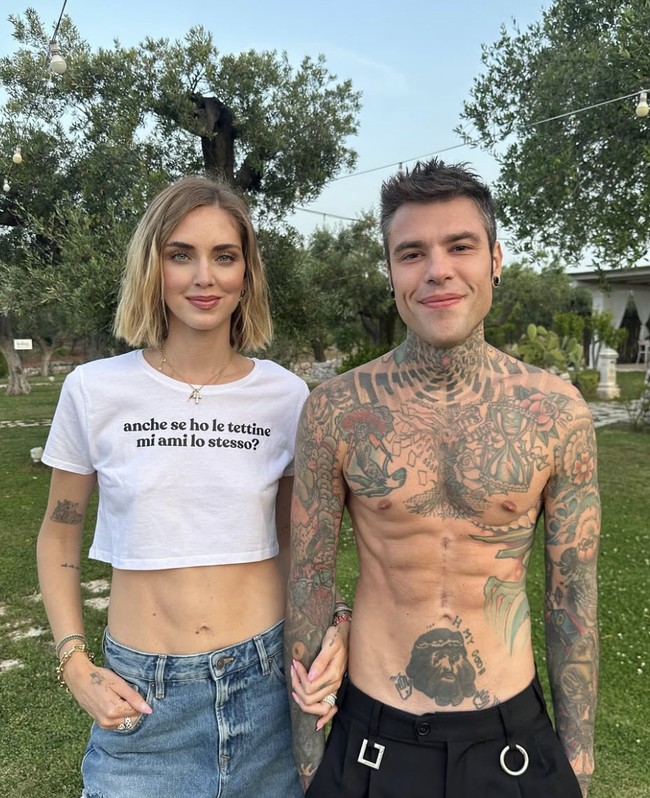 Ketika Fedez didiagnosis menderita tumor pankreas pada 2022, Chiara dan anak-anak mereka selalu berada di sisinya. Namun, di saat yang sama, Fedez masih berhubungan dengan Angelica. Chiara baru mengetahui kenyataan ini setelah Fedez menceritakan rahasianya kepada seorang teman yang kemudian membocorkannya ke media Italia. Foto: Instagram