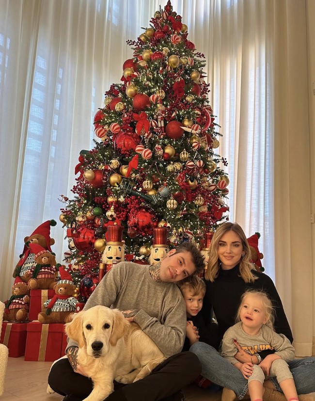 Pada Februari 2024, Chiara dan Fedez mengumumkan perpisahan mereka. Keputusan ini terjadi di tengah skandal hukum yang menimpa Chiara, di mana ia didenda lebih dari satu juta euro akibat kasus dugaan penipuan terkait kampanye amal penjualan kue Natal. Foto: Instagram