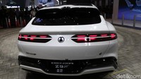 Pertama PHEV (Plug-in Hybrid Electric Vehicle) yang menggabungkan mesin bensin 2.000cc turbo bertenaga 203 hp dan didukung tiga motor listrik dengan output 858 hp. 
