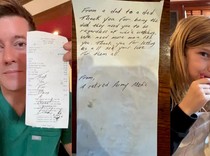 Lagi Asyik Sarapan Pria Ini Terharu Ditraktir Orang Tak Dikenal