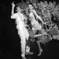 Tak hanya Shenina, Angga juga tampil keren dan effortless dengan setelan semi-formal.  Foto: dok. Instagram @angga