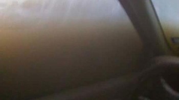 Foto Terakhir yang Di-Tweet oleh Seorang Pria Berusia 21 Tahun Sebelum Hilang Akibat Banjir Kemarin di Texas. Nama pria itu adalah Darren Mitchell, dan menurut para saksi, ia mencoba menolong orang lain yang terjebak banjir. Karena tidak dapat menolong, ia kembali ke truknya, yang kemudian terbalik dan terhanyut melewati jembatan. Mitchell kemudian menelepon ibunya untuk memberi tahu bahwa ia terjebak banjir dan mengunggah foto ini di Facebook, dengan judul, Dan yang ingin kulakukan hanyalah pulang. Pihak berwenang menemukan truknya yang terbalik keesokan paginya, tetapi tidak ada tanda-tanda keberadaan Mitchell. Ia masih hilang. Foto: Boredpanda