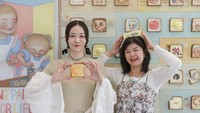 Saat mengunjungi pameran A&G Boulangerie, pengunjung bisa berpose di sana. Beberapa properti bisa digunakan untuk menunjang pose, seperti sepotong roti dan sebungkus mentega. Foto: site news