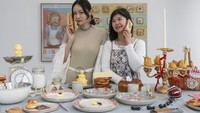 Pengunjung juga bisa bermain dengan beberapa pajangan yang dibuat mirip roti. Begini salah satu contoh pose lucu yang dapat dicontek. Foto: site news