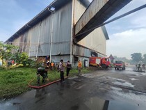 Gudang Pabrik Gula di Tayu Pati Terbakar