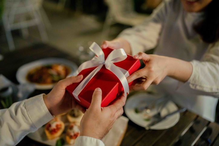 Apa Boleh Muslim Makan Cokelat Hadiah Valentine? Ini Kata Ulama