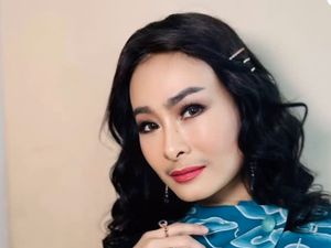 Anak Pilih Tinggal Sendiri, Iis Dahlia Kembali Nikmati Pacaran dengan Suami