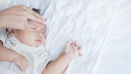 Ilustrasi Kepala Bayi Panas