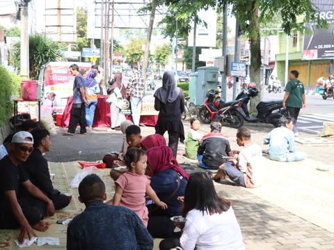 Iptu Agung Muryo Atmojo, menggagas makan gratis untuk warga sekitar di Boyolali.