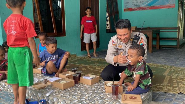 Iptu Agung Muryo Atmojo, menggagas makan gratis untuk warga sekitar di Boyolali.