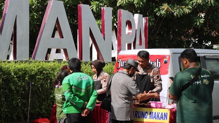 Iptu Agung Muryo Atmojo, menggagas makan gratis untuk warga sekitar di Boyolali.