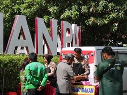 Warung Makan Gratis Iptu Agung: Lauknya Sederhana, Dampaknya Mengena