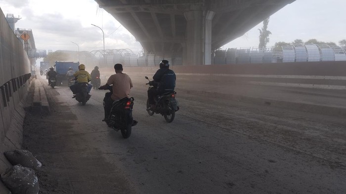 Jalan RE Martadinata Berdebu
