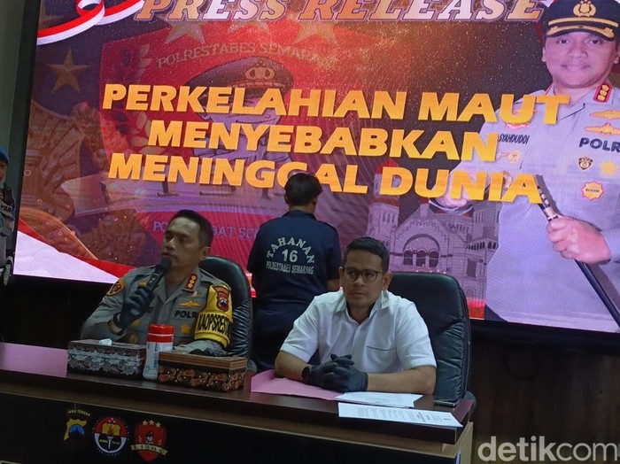 Jumpa pers Polrestabes Semarang soal kasus duel maut yang tewaskan siswa SMKN 10 Semarang, Jumat (14/2/2025).