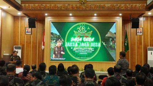 Penerangan hukum yang diikuti oleh perbekel di Badung, Jumat (14/2/2025).