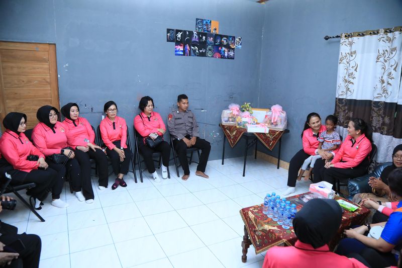 Kemala Bhayangkari gelar baksos di Yogyakarta (dok. Istimewa)