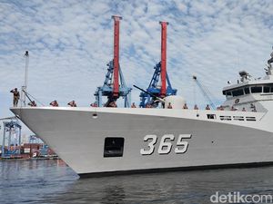 Momen Pesawat Patroli Israel Putari KRI Diponegoro