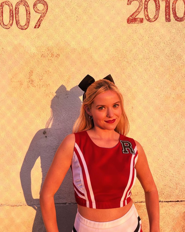 Reese Witherspoon yang berperan sebagai produser eksekutif dari serial tersebut membawa kabar baik itu secara langsung kepada Lexi. Foto: Instagram Lexi Minetree