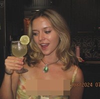 Belum banyak informasi mengenai Lexi. Namun ia disebut berlatih akting di The British American Drama Academy, di London. Lexi juga lulus dari University of Southern California di dua jurusan yakni Teater dan Public Relations.Foto: Instagram Lexi Minetree