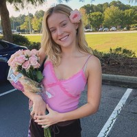 Lexi Minetree terpilih sebagai Elle Wood dalam prekuel ‘Legally Blonde’ yang akan dirilis di Amazon Prime. Serial tersebut mengisahkan Elle saat SMA sebelum akhirnya kuliah di Harvard. Foto: Instagram Lexi Minetree