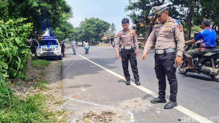 Lokasi kecelakaan Bendum Demokrat Renville Antonio di Situbondo