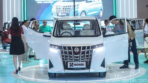 Honri Boma EV meluncur di Indonesia. Mobil yang wujudnya mirip 'Alphard' namun berukuran mini itu dibanderol Rp 199 juta OTR Jakarta.