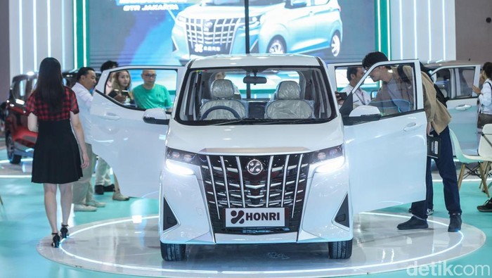 Melihat Lebih Dekat 'Alphard Mini' Honri Boma EV Honri Boma EV meluncur di Indonesia. Mobil yang wujudnya mirip 'Alphard' namun berukuran mini itu dibanderol Rp 199 juta OTR Jakarta.