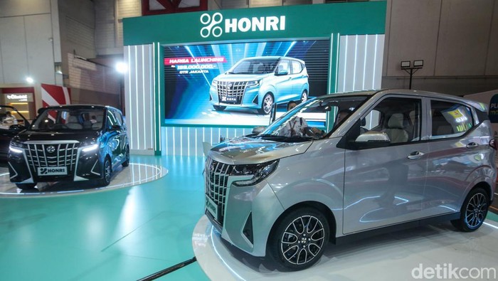 Honri Boma EV meluncur di Indonesia. Mobil yang wujudnya mirip 'Alphard' namun berukuran mini itu dibanderol Rp 199 juta OTR Jakarta.