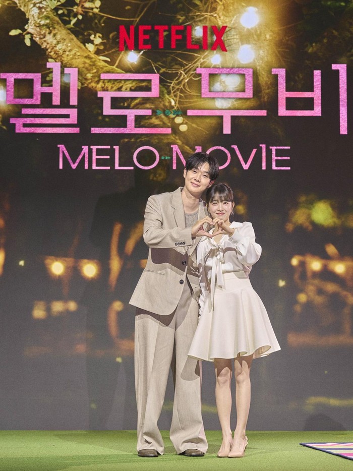 Melo Movie Cast film Melo Movie (kiri ke kanan) Choi Woo Shik pemeran Ko Gyeom, Park Bo Young pemeran Kim Mubee saat press conference Rabu (12/2/2025) di Seoul, Korea Selatan.