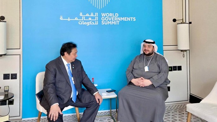Menteri Koordinator Bidang Perekonomian Airlangga Hartarto melakukan pertemuan dengan Menteri Investasi Persatuan Emirat Arab (PEA) Mohamed Hassan Alsuwaidi.