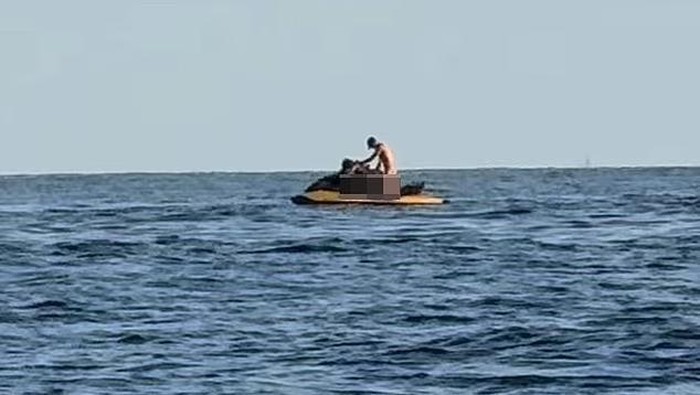 Mesum di atas jetski