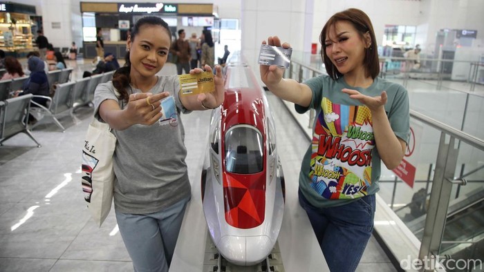 Penampakan Kartu Berlangganan Baru Kereta Cepat Whoosh Suasana peluncuran kartu pelanggan dan merchandise kereta Whoosh di Stasiun Kereta Cepat Halim, Jakarta Timur, Jumat (14/2/2024).
