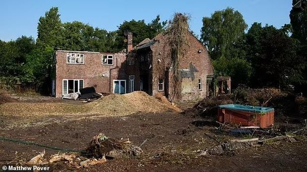 Penampakan rumah Jermaine Pennant pada awal dibeli 2006 lalu