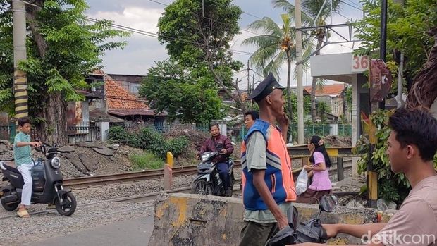Penjaga palang kereta