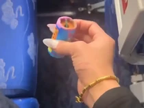 Kagetnya Penumpang Temukan Petasan di Bawah Kursi Pesawatnya